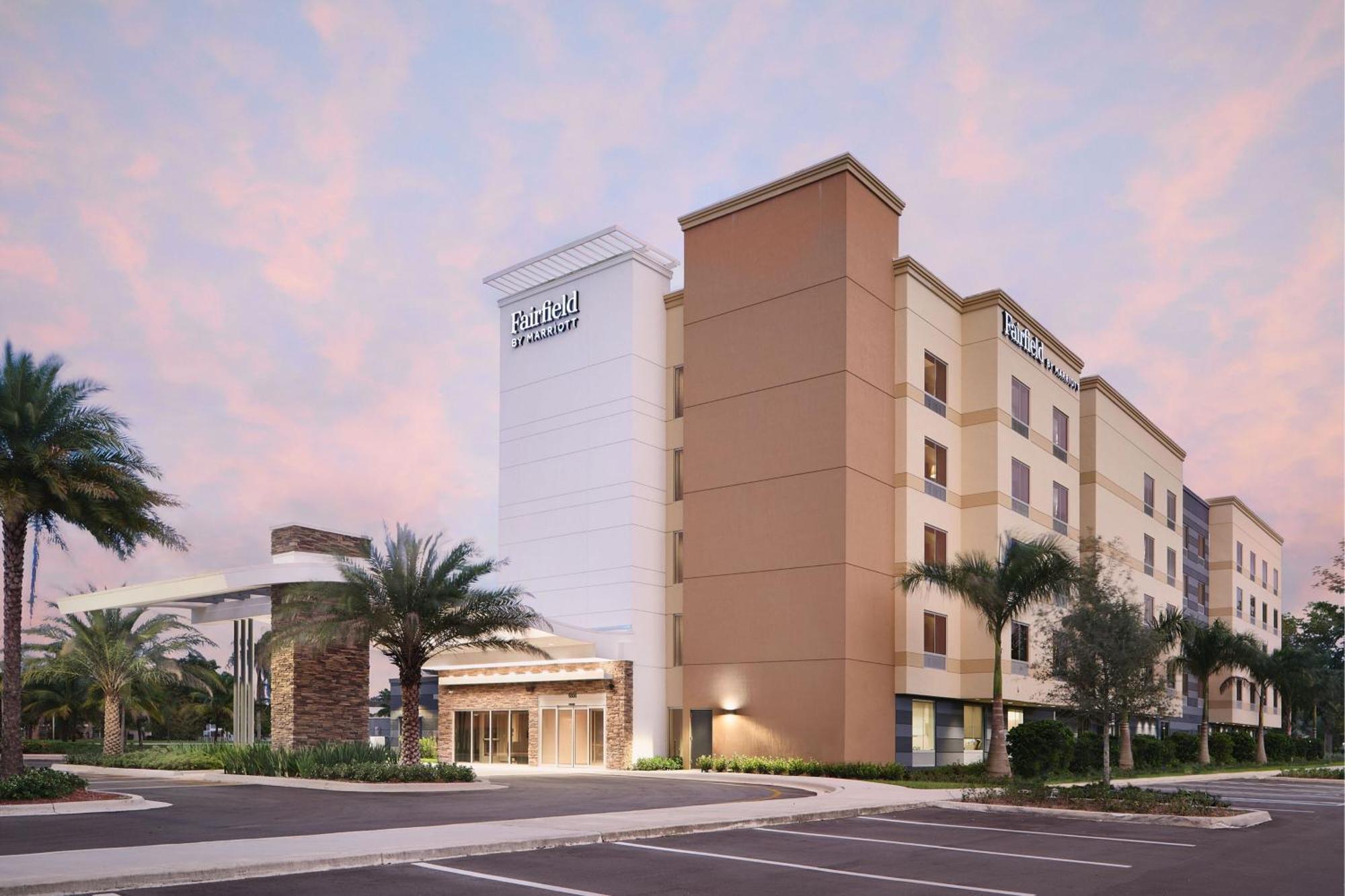 Fairfield Inn & Suites By Marriott Fort Lauderdale Northwest Tamarac Exterior photo
